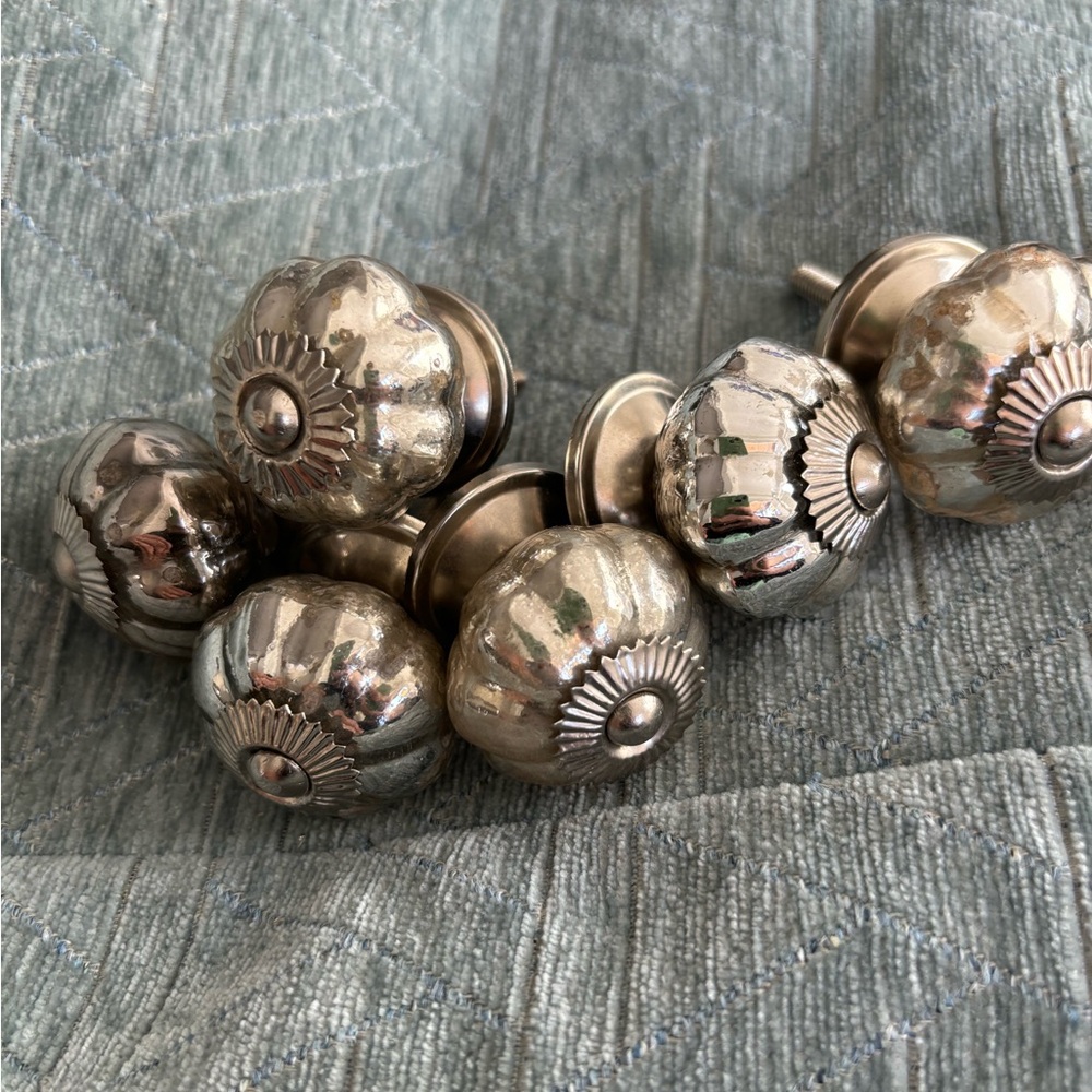 NEW Decorative Drawer/Door Knobs